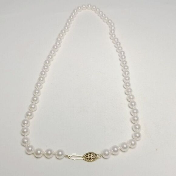 Vintage White Faux Pearl Single Strand Beaded Necklace with Gold Tone Clasp - Picture 4 of 7